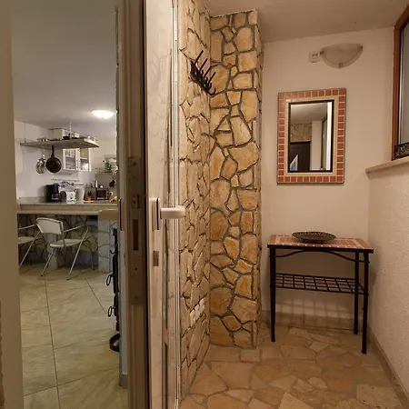 Apartment Mir *